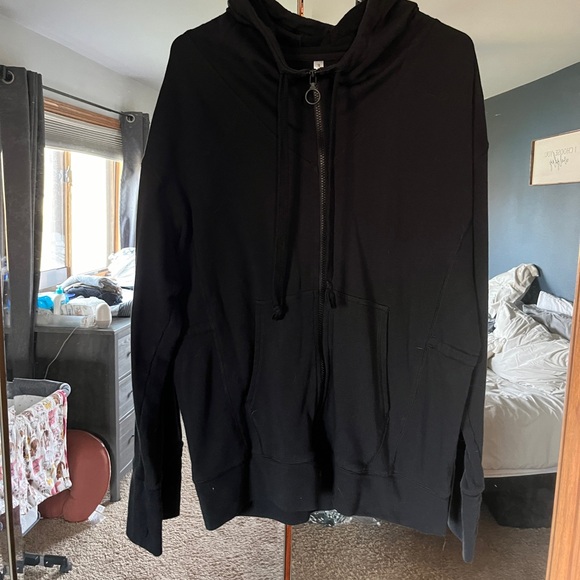 Fabletics Tunic-Length Black Sweatshirt - Picture 3 of 3